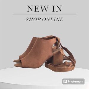 NWOT JustFab Block Heeled Sandal